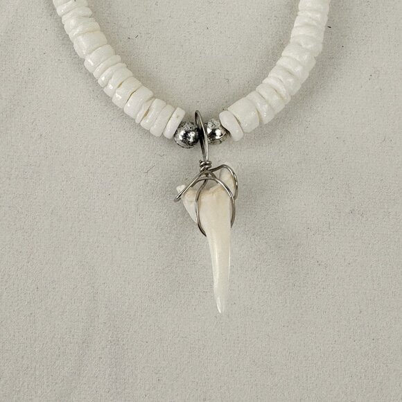 White Puka Shell Necklace With Shark Tooth Pendant Choker Barrel Clasp Beach 18" - Picture 2 of 12